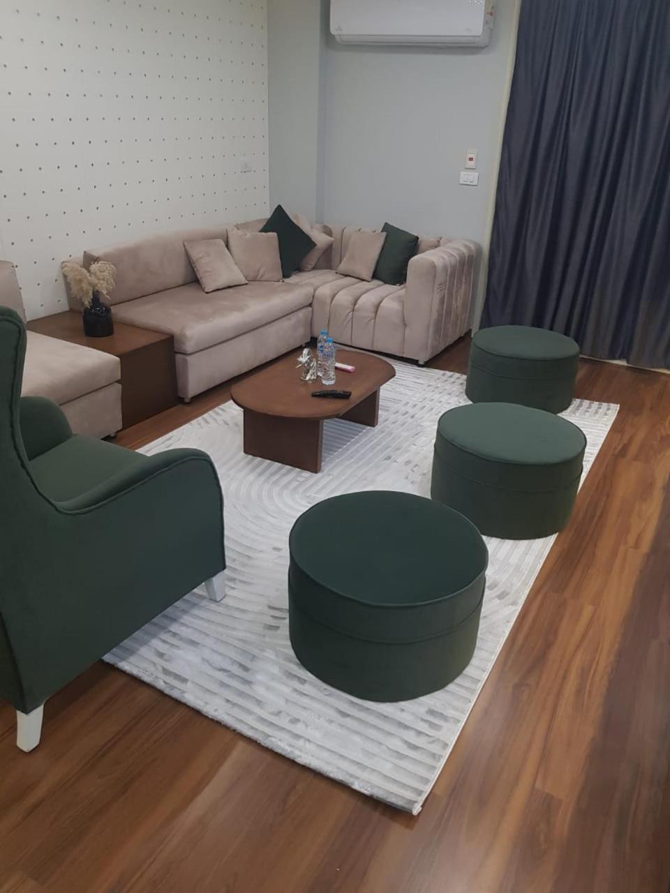 الجيزه شارع كليه الزراعه عماره ١٢ Apartment *