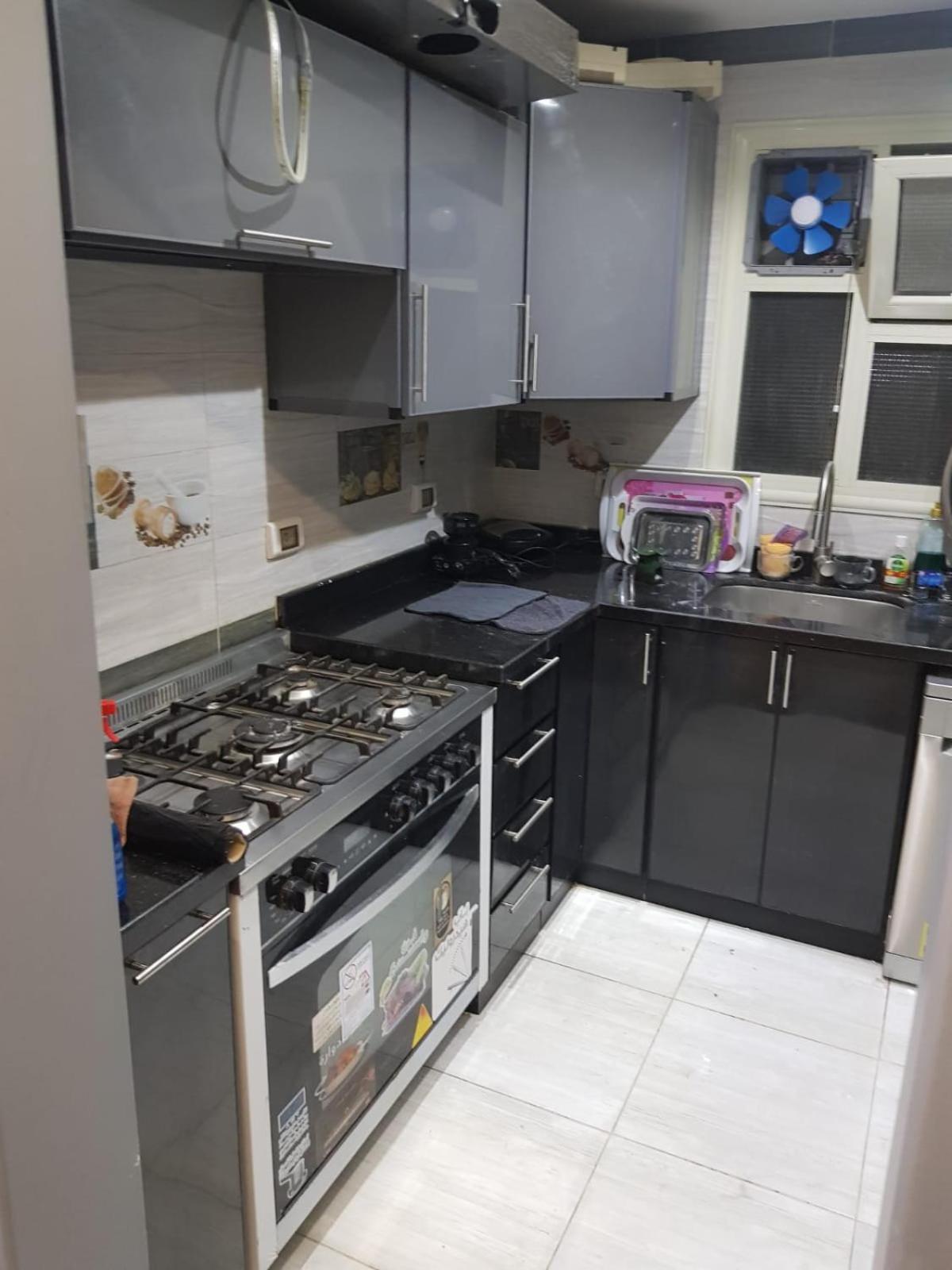 الجيزه شارع كليه الزراعه عماره ١٢ Apartment *